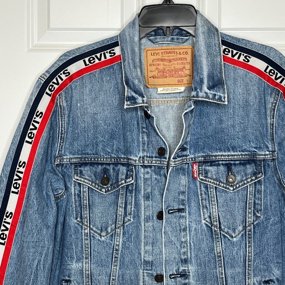 Levis Premium Trucker Jacket Mens Large Blue Denim Logo Tape Sleeve Stripe L - Picture 3 of 11
